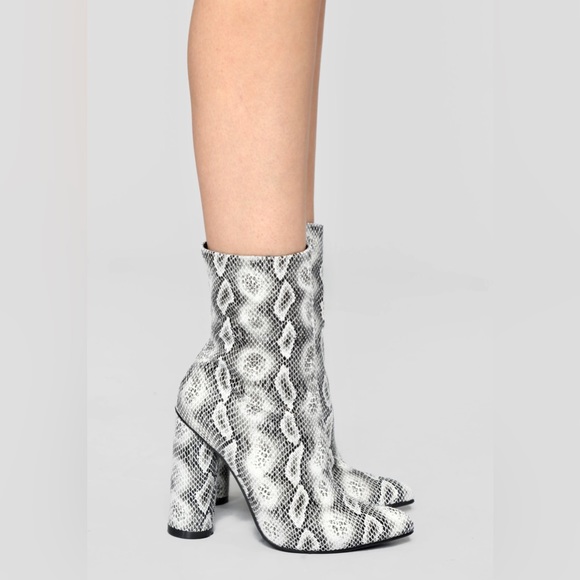 Fashion Nova Boots Midnight Lover Boot - Snake size 7 - Picture 8 of 9